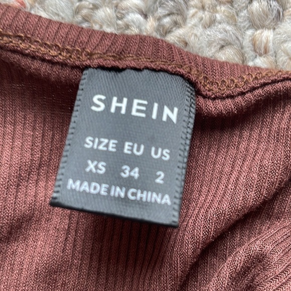 SHEIN Cutout Ruched Tie Back Halter Top - Picture 4 of 4